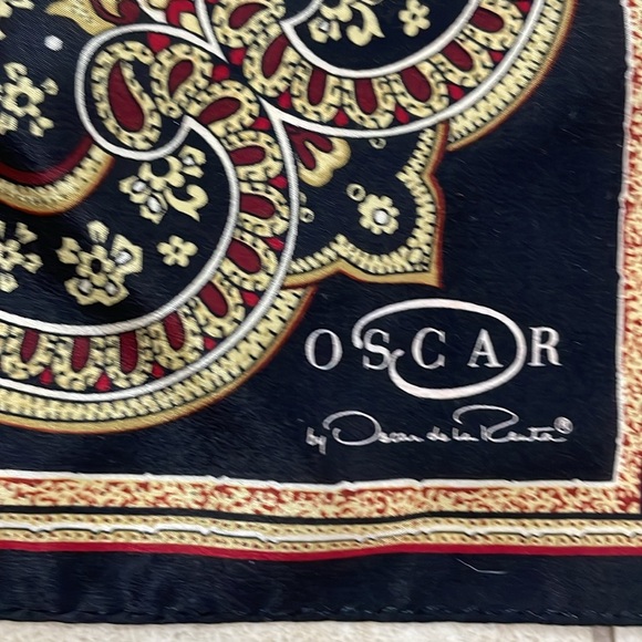Preloved Oscar de Larenta square scarf - Picture 2 of 3